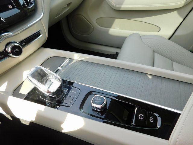 New 2024 Volvo XC60 T8 Ultimate w/ Climate Package image 26