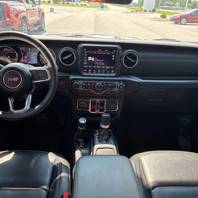 Used 2023 Jeep Wrangler Unlimited Sahara w/ Cold Weather Group AWD/4WD image 12