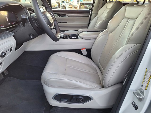 Used 2024 Jeep Wagoneer Series II w/ Flexible Seating Group image 15