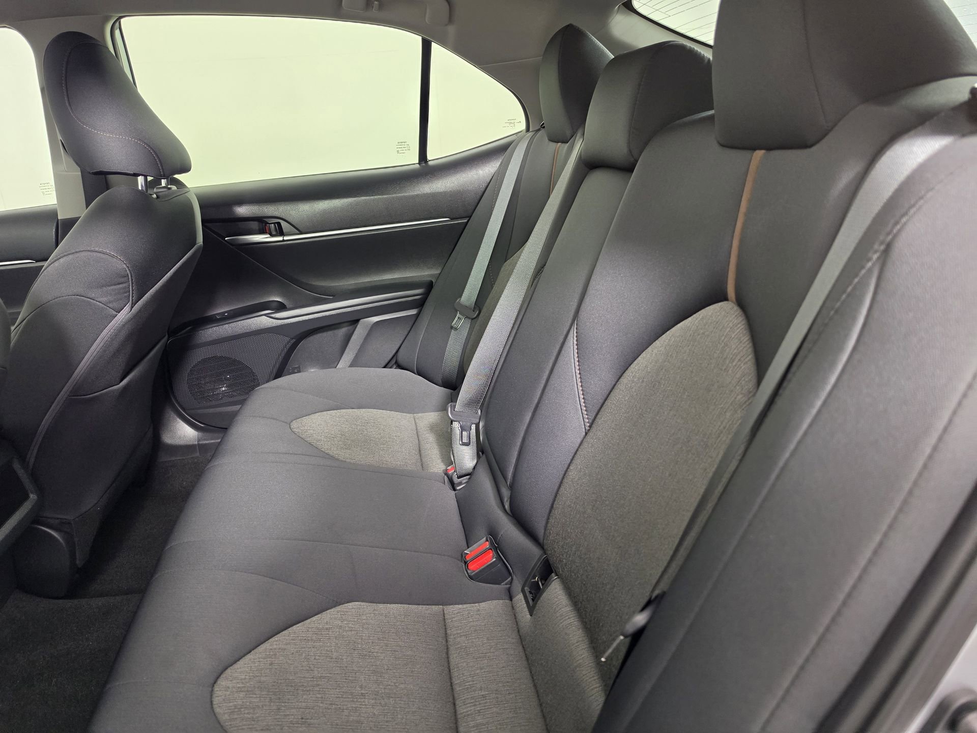 Used 2020 Toyota Camry LE FWD image 37