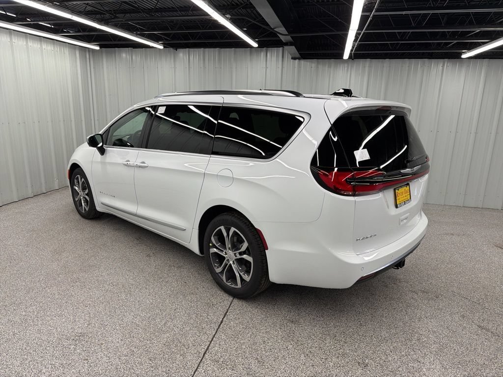 New 2026 Chrysler Pacifica Pinnacle w/ Trailer Tow Group FWD image 4