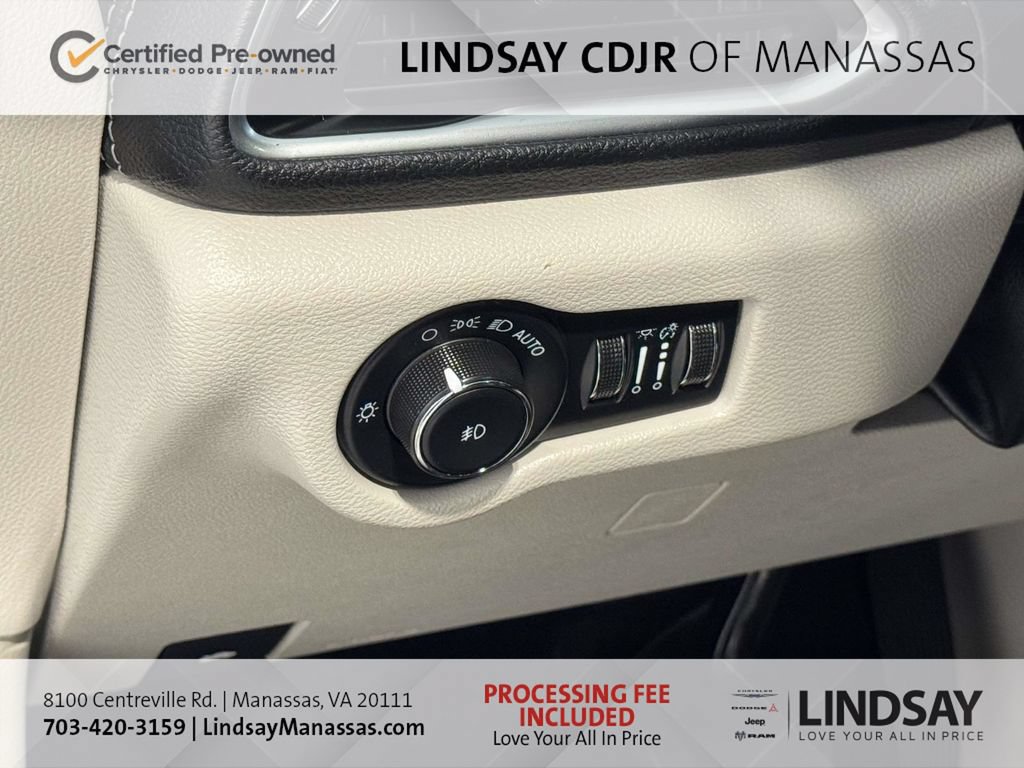 Used 2023 Chrysler Pacifica Limited FWD image 29