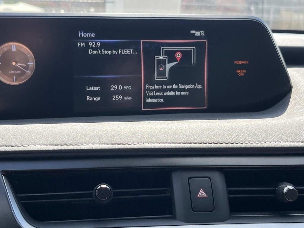 Used 2019 Lexus UX 200 w/ Premium Package image 32