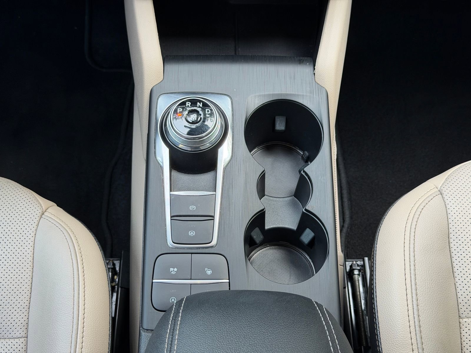 Used 2020 Ford Escape Titanium image 21