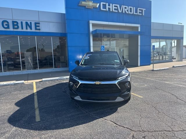 Used 2025 Chevrolet Blazer LT AWD/4WD image 2