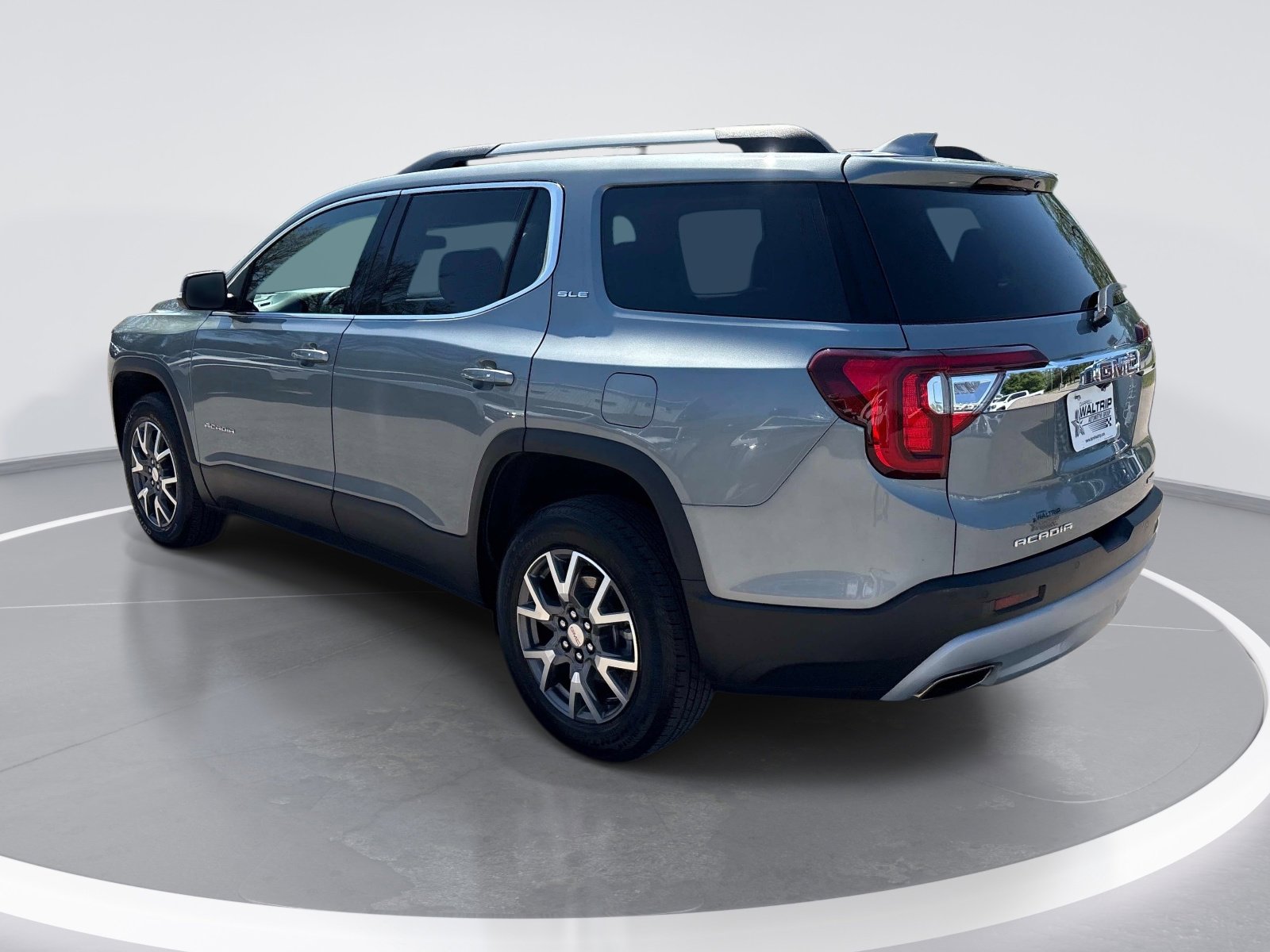 Certified 2023 GMC Acadia SLE w/ Driver Convenience Package image 6