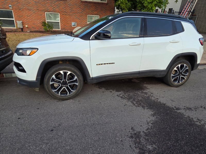 Used 2023 Jeep Compass Limited AWD/4WD image 5