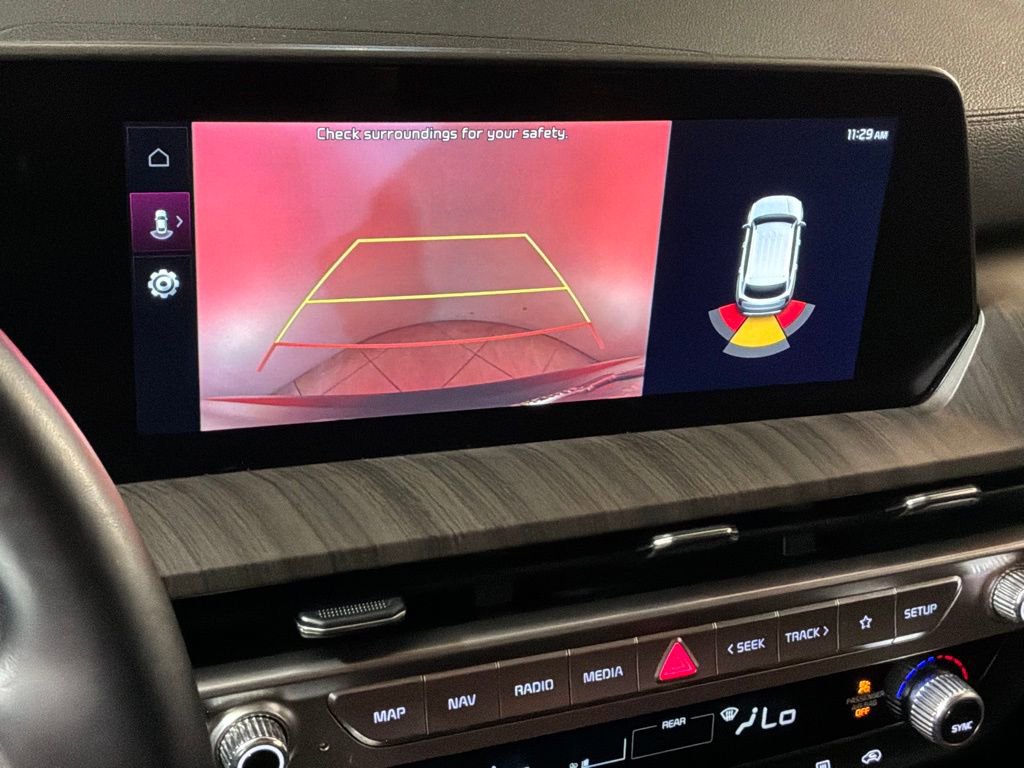 Used 2023 Kia Telluride EX w/ EX Captain's Chair Package image 4