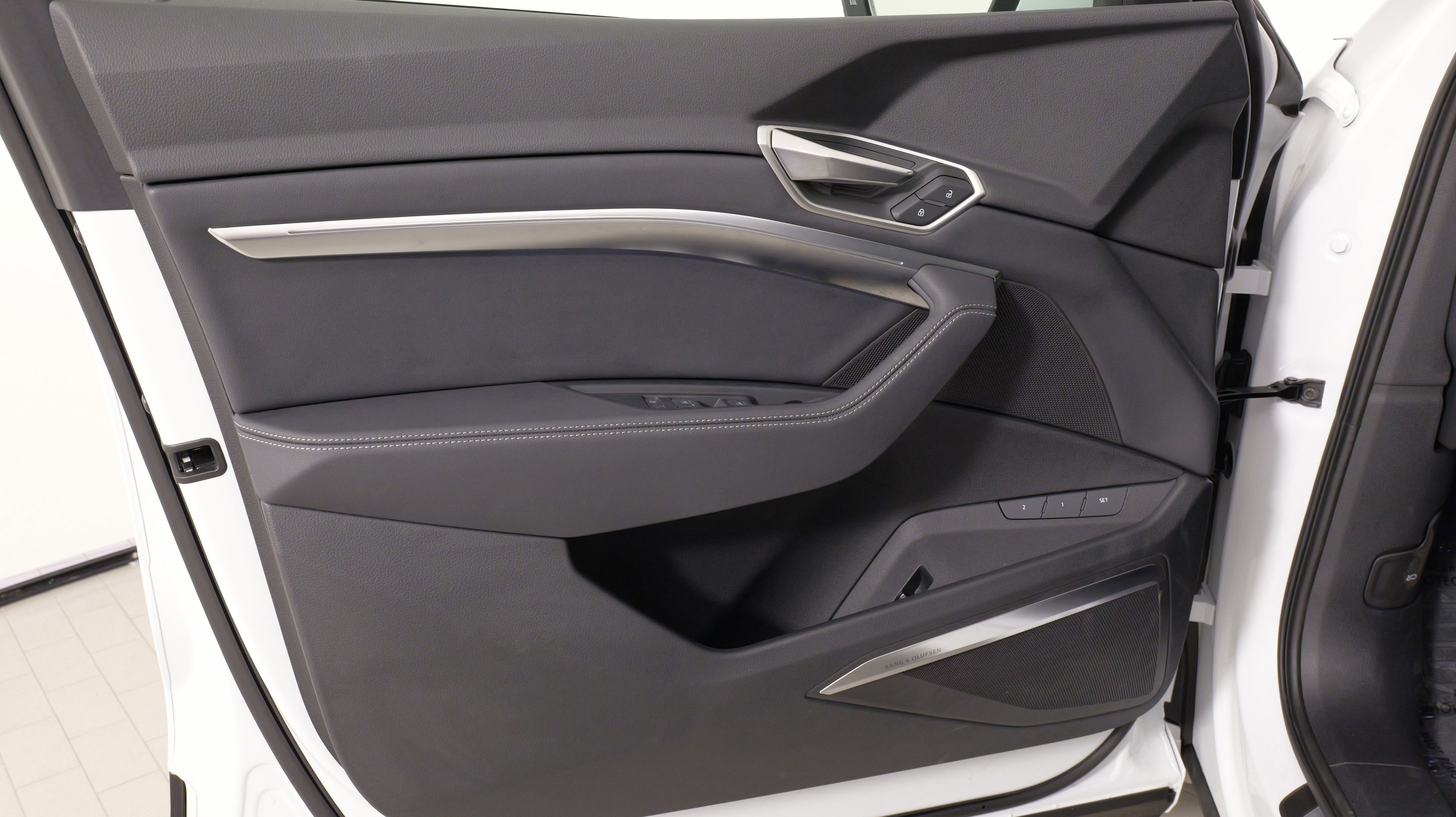 Used 2024 Audi Q8 e-tron Premium Plus w/ Premium Plus Package image 25