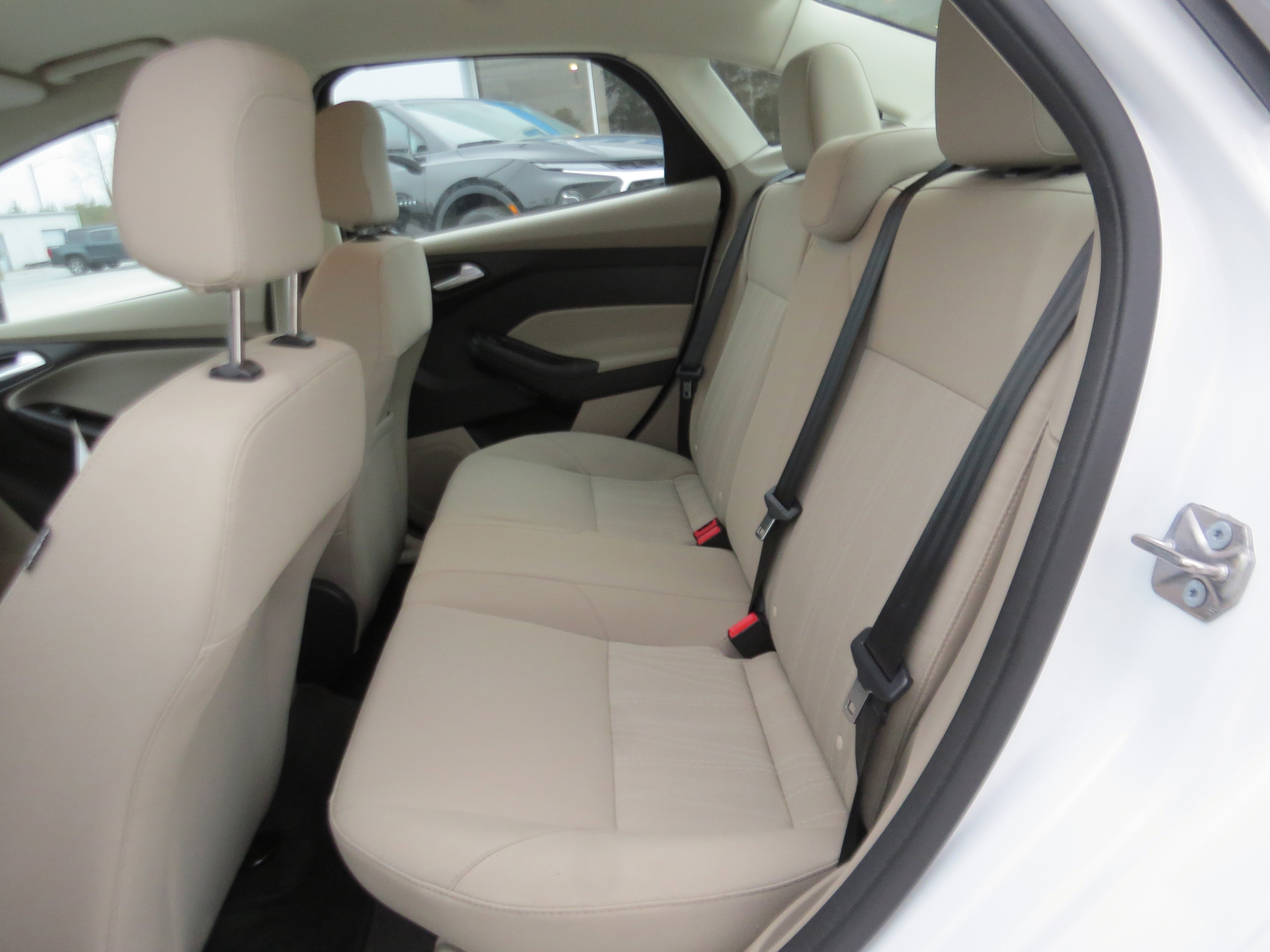 Used 2018 Ford Focus SE w/ SE Appearance Package image 11