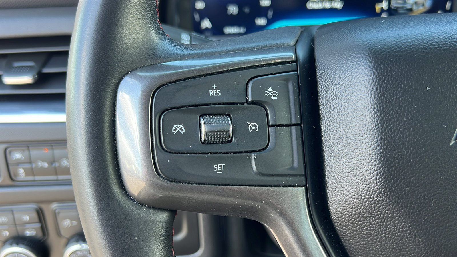 Certified 2023 Chevrolet Suburban RST AWD/4WD image 28