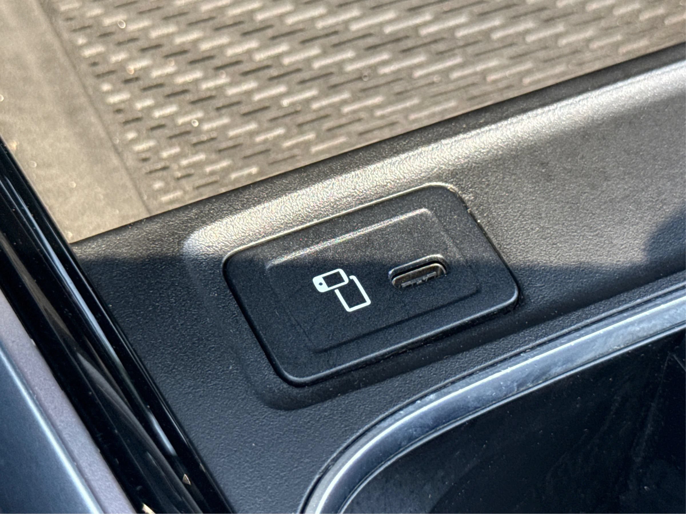 Used 2023 Mercedes-Benz EQB 350 4MATIC SUV w/ Pinnacle Package image 45