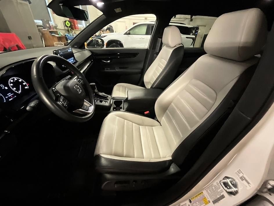 Used 2024 Honda CR-V Sport Touring image 4