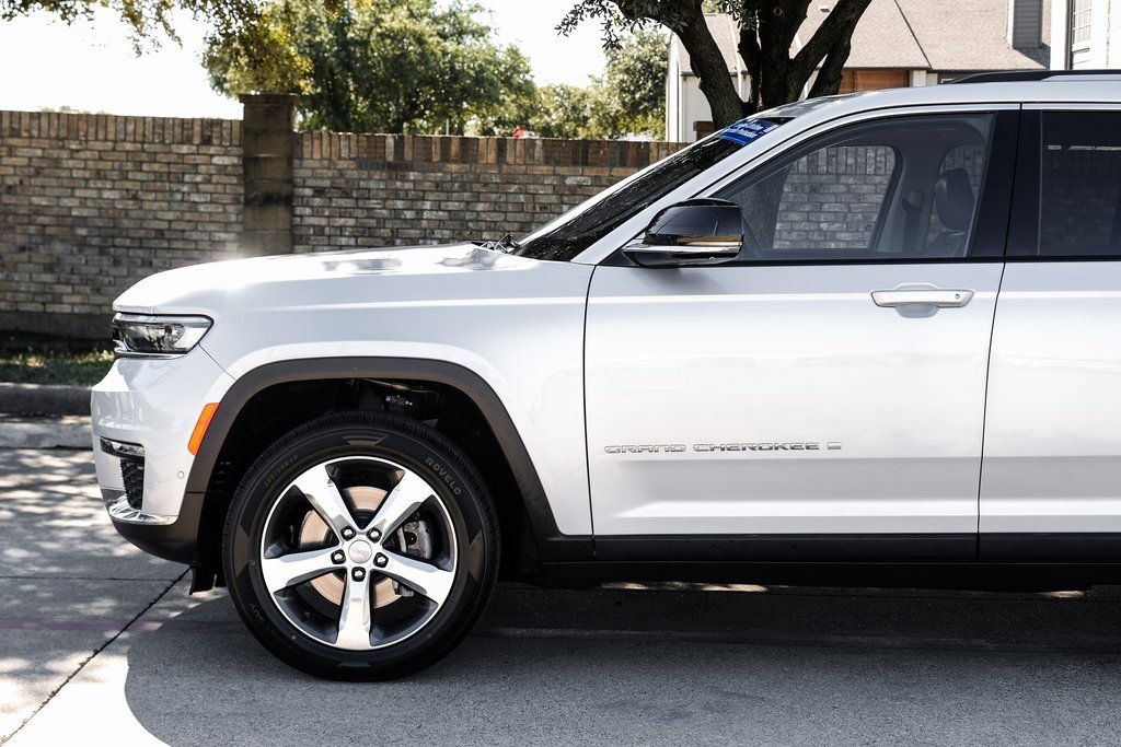 Used 2021 Jeep Grand Cherokee L Limited w/ Luxury Tech Group II image 22