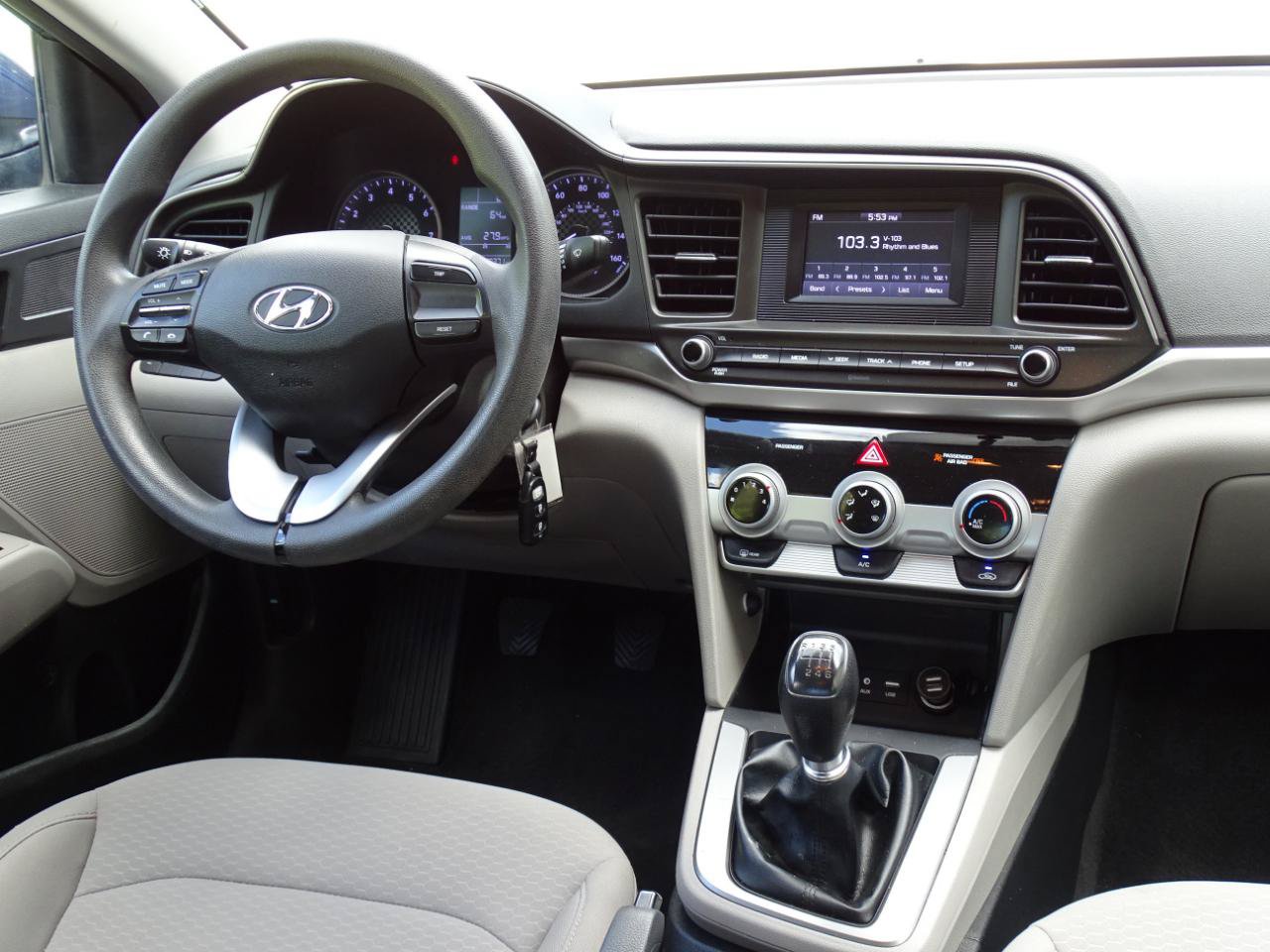 Used 2019 Hyundai Elantra SE FWD image 25
