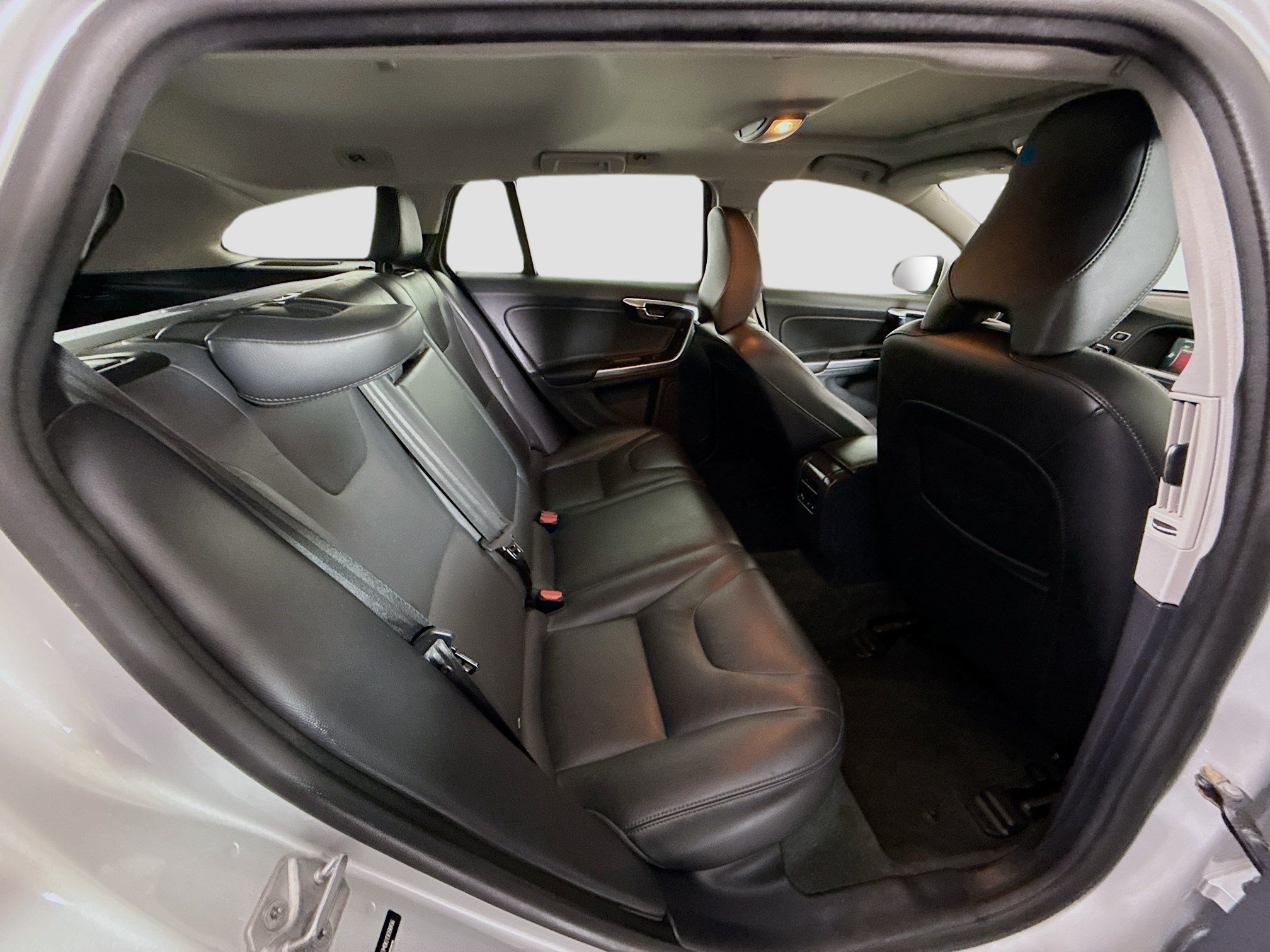 Used 2016 Volvo V60 T5 Platinum w/ Climate Package FWD image 27