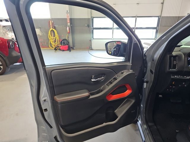Used 2025 Nissan Frontier PRO-4X w/ Pro Premium Package AWD/4WD image 10