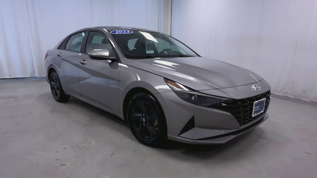 Used 2023 Hyundai Elantra SEL image 2