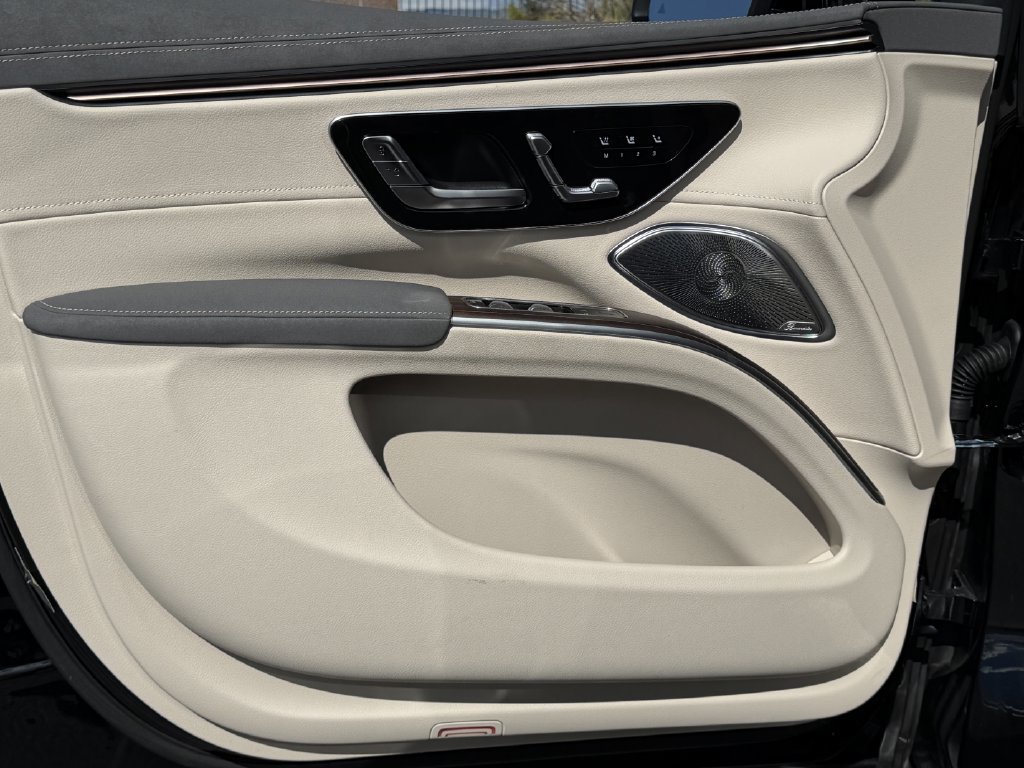 New 2026 Mercedes-Benz EQS 400 4MATIC SUV image 18