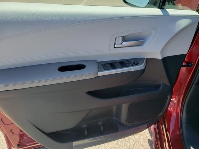 New 2026 Toyota Sienna XLE FWD image 11