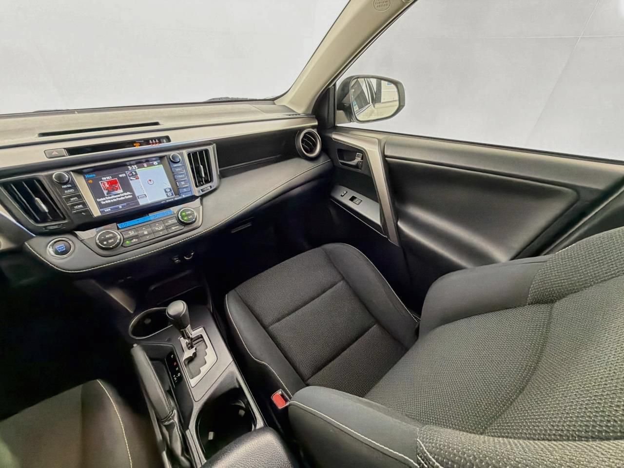 Used 2017 Toyota RAV4 XLE AWD/4WD image 12