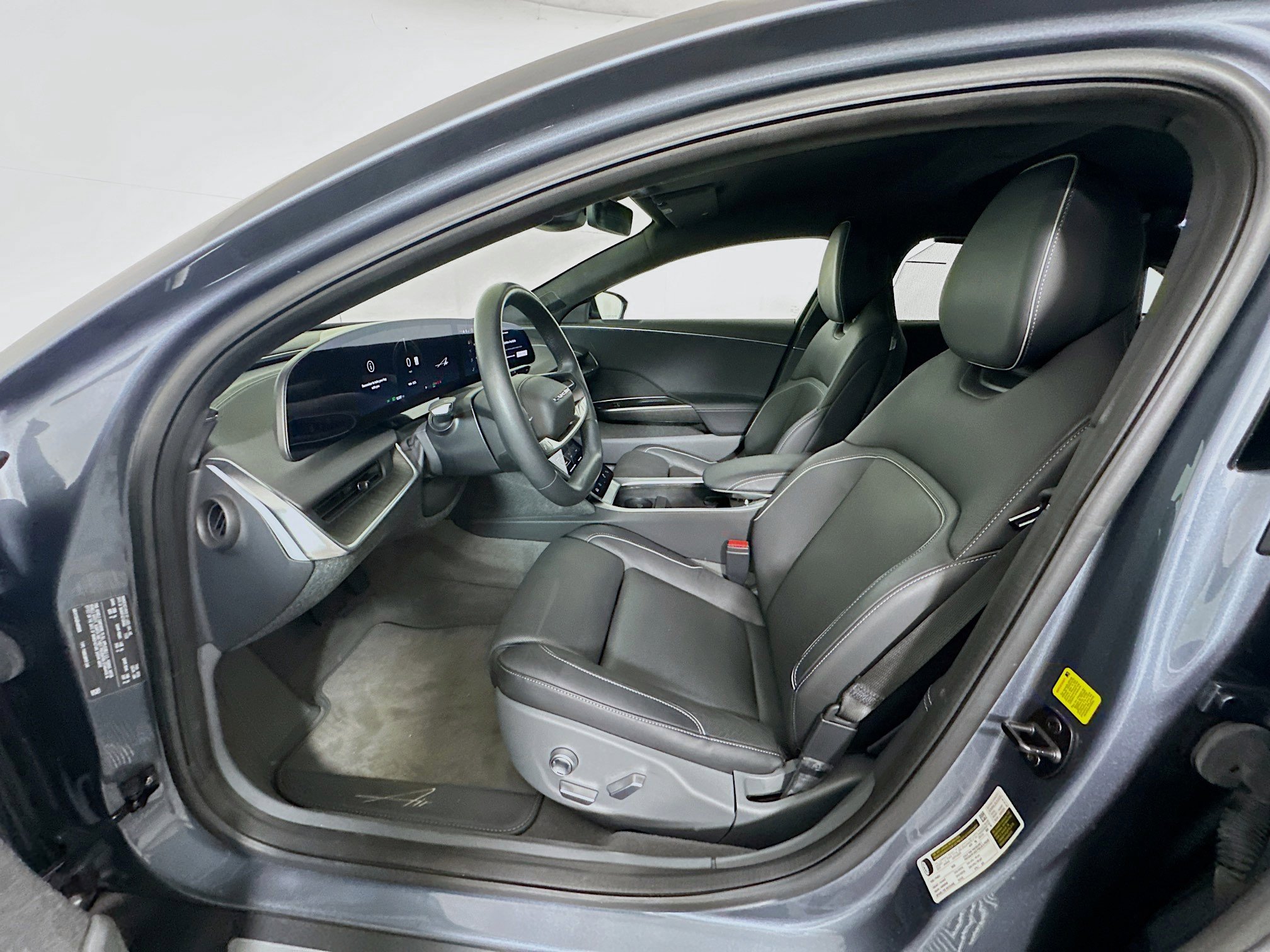 Used 2024 Lucid Air Touring AWD/4WD image 13