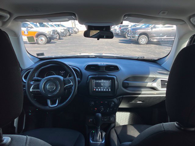 Used 2020 Jeep Renegade Latitude w/ Cold Weather Group AWD/4WD image 18