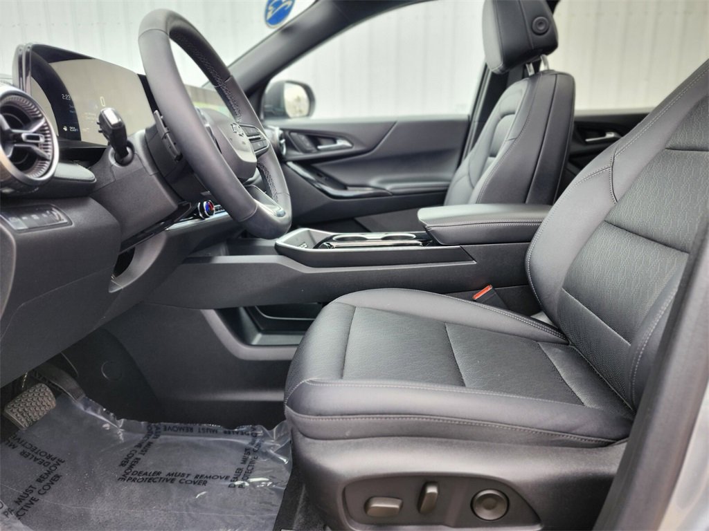 Used 2025 Chevrolet Equinox LT w/ Convenience Package II image 16