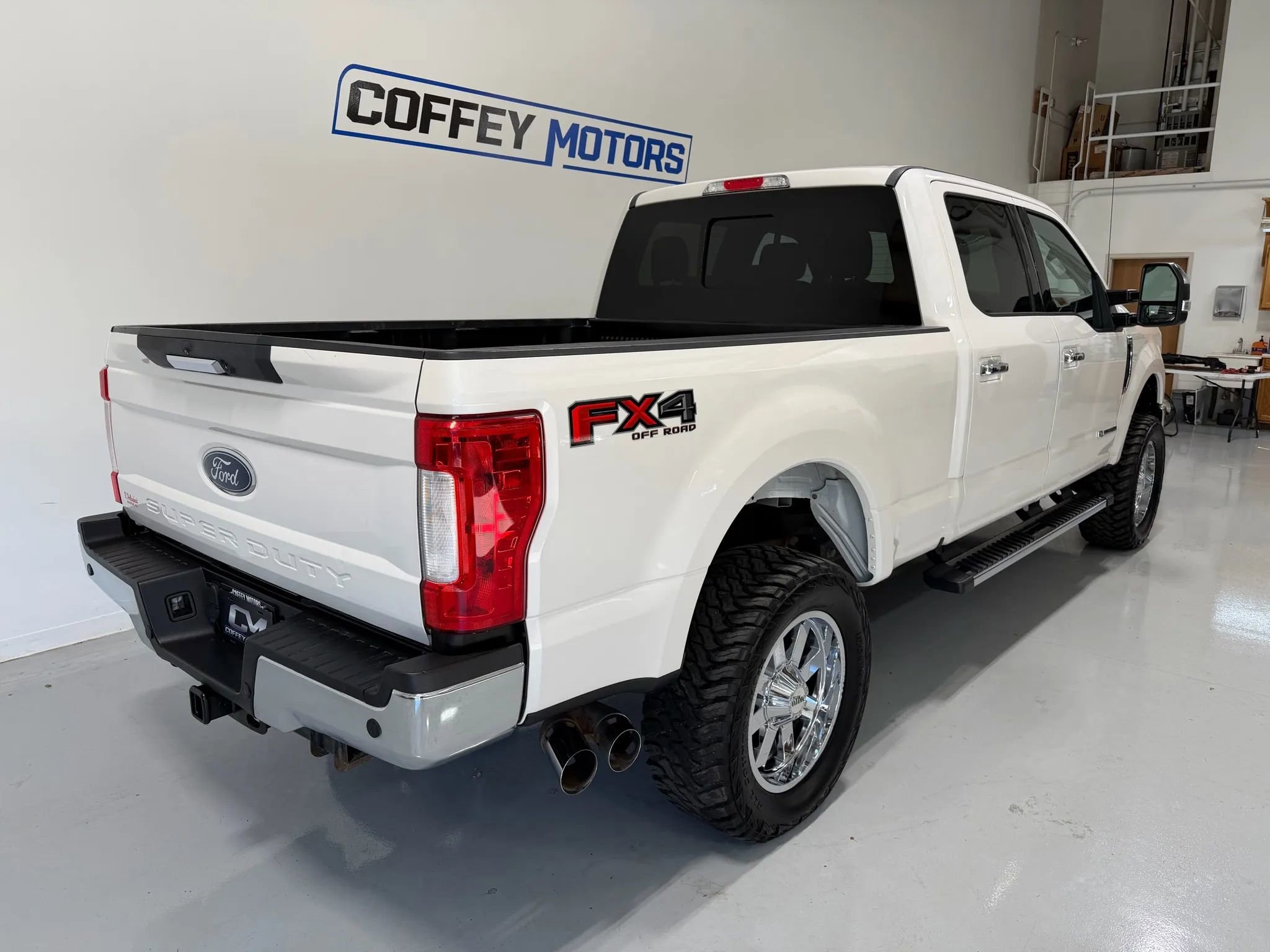 Used 2017 Ford F250 Lariat w/ Chrome Package image 6
