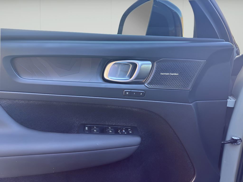 Used 2023 Volvo C40 P8 Recharge Ultimate image 12