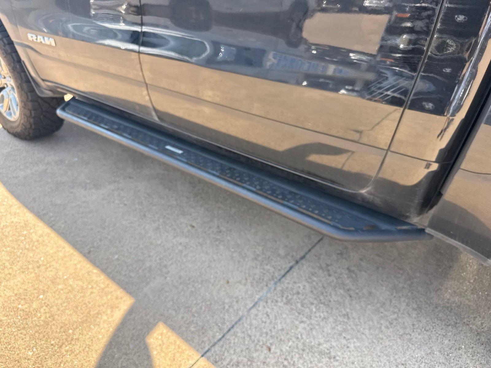 Used 2024 RAM 1500 Laramie AWD/4WD image 13