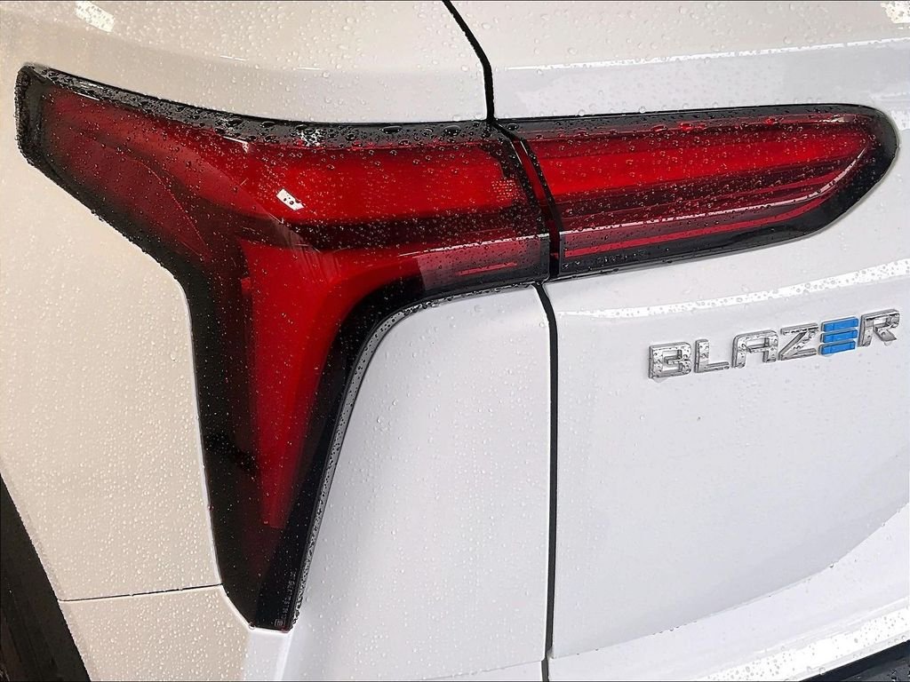 Used 2024 Chevrolet Blazer EV LT AWD/4WD image 33
