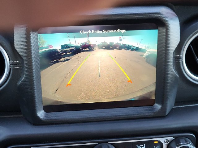 Used 2023 Jeep Wrangler Unlimited Sahara AWD/4WD image 19