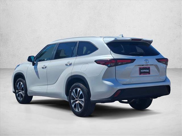 Used 2025 Toyota Highlander XLE FWD image 6