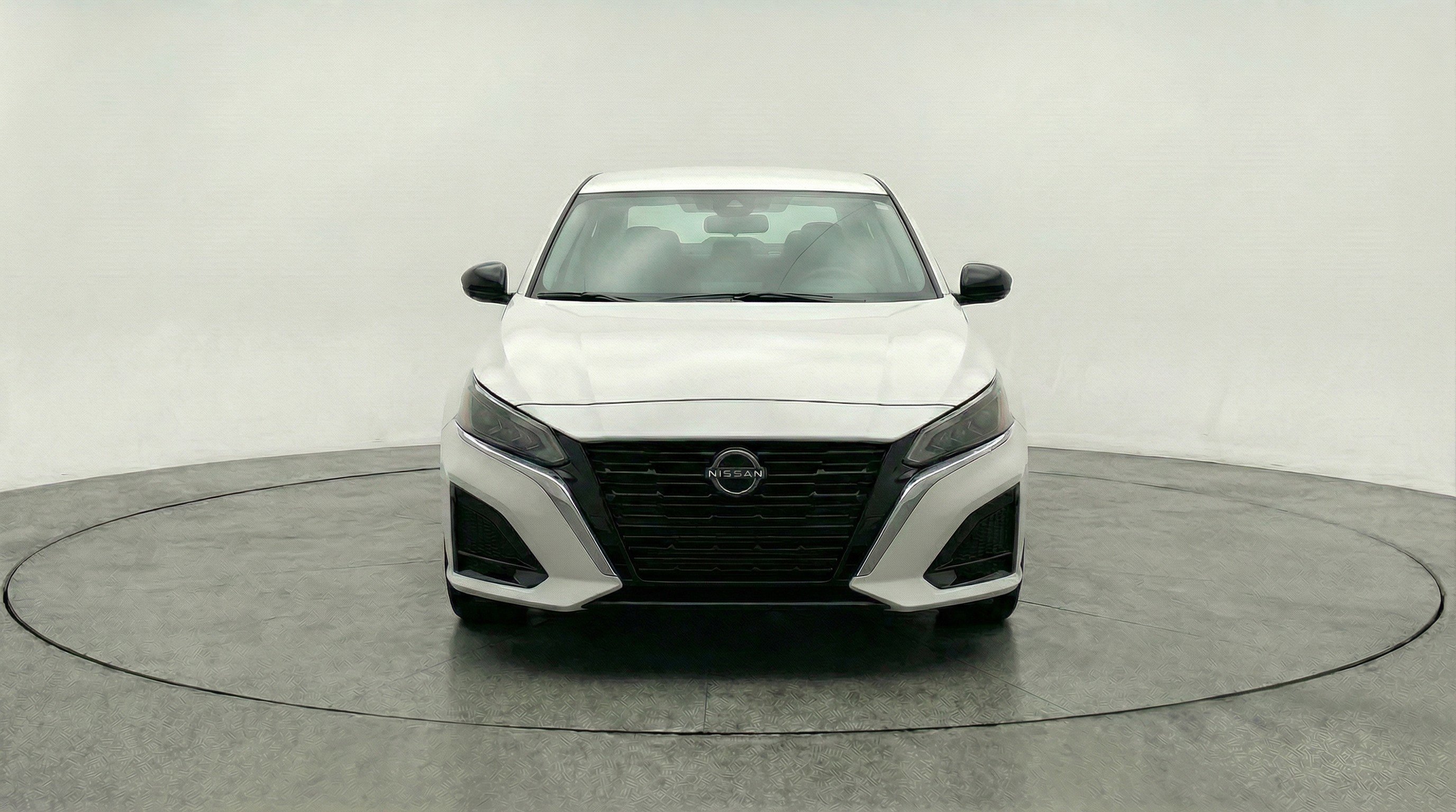 Used 2025 Nissan Altima 2.5 SV FWD image 2