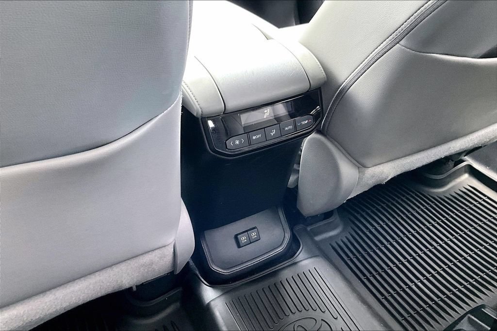 Certified 2020 Toyota Highlander XLE FWD image 13