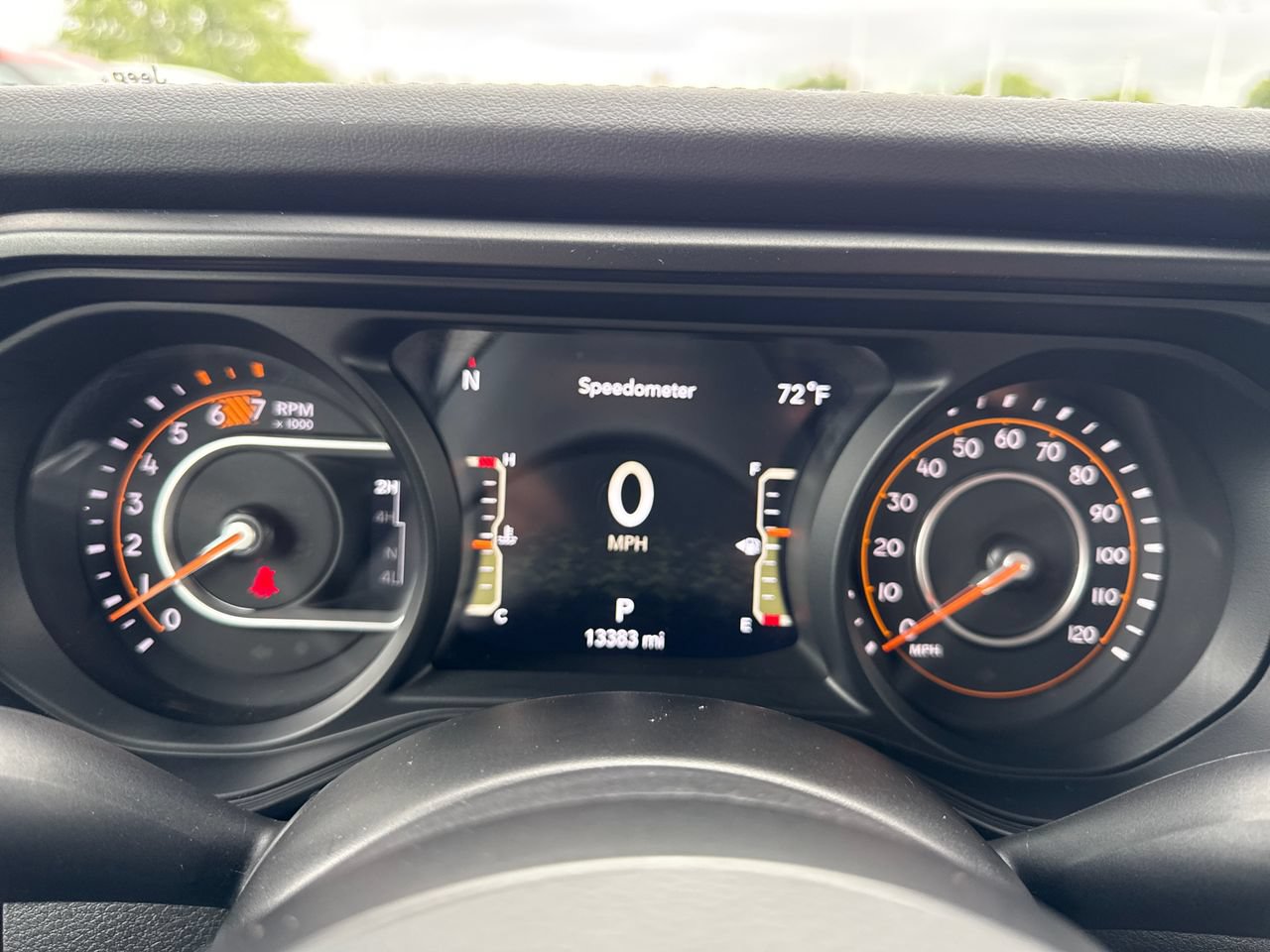 Used 2025 Jeep Wrangler Unlimited Rubicon w/ Technology Group AWD/4WD image 17