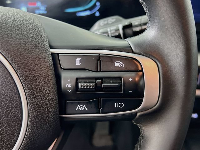 Used 2025 Kia Sportage EX FWD image 32
