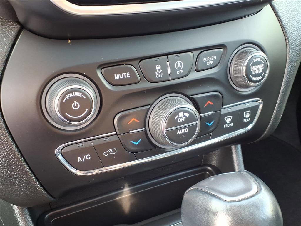 Used 2022 Jeep Cherokee Limited image 15