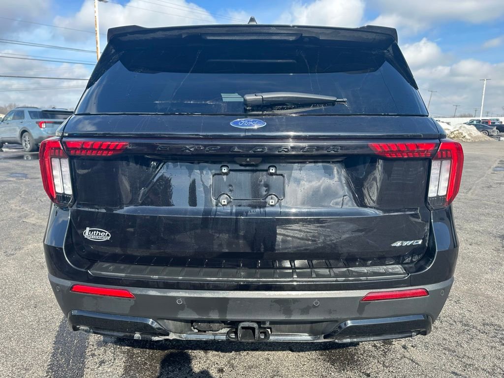 Used 2025 Ford Explorer ST-Line image 3