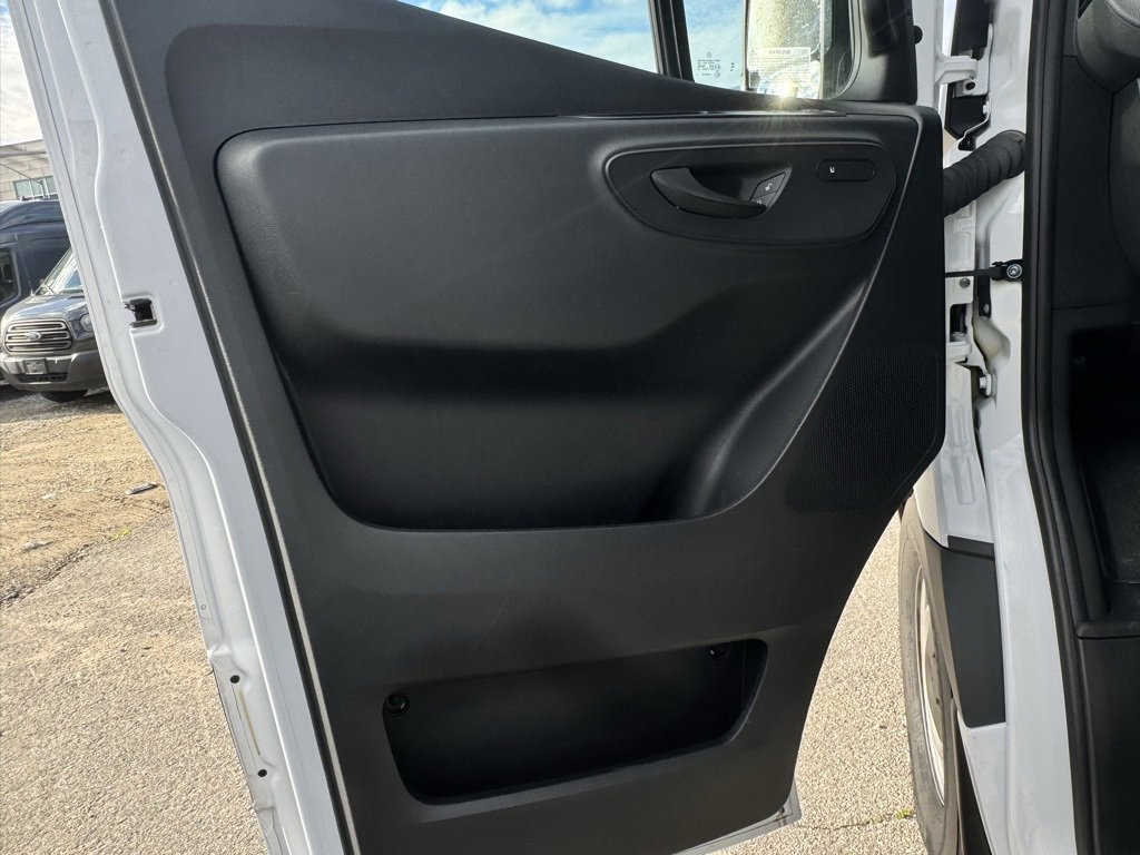 Used 2024 Mercedes-Benz Sprinter 2500 image 31