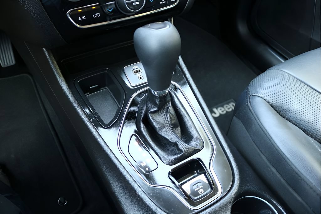 Used 2019 Jeep Cherokee Limited FWD image 24