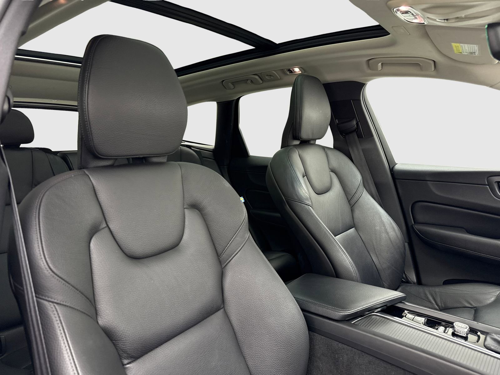 Used 2019 Volvo XC60 T6 Momentum w/ Advanced Package AWD/4WD image 39