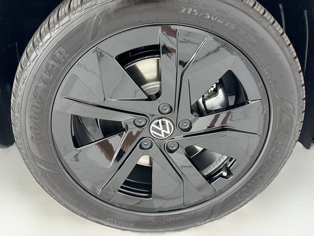 New 2026 Volkswagen Taos SE FWD image 30