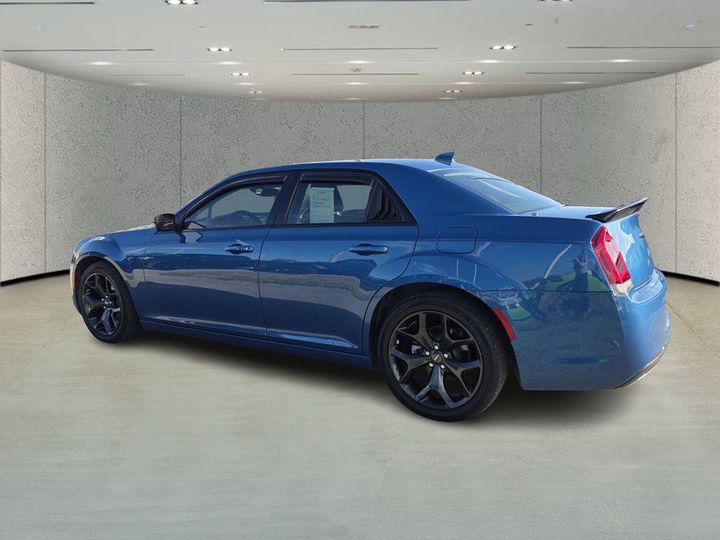 Used 2023 Chrysler 300 Touring w/ Sport Appearance Package image 5