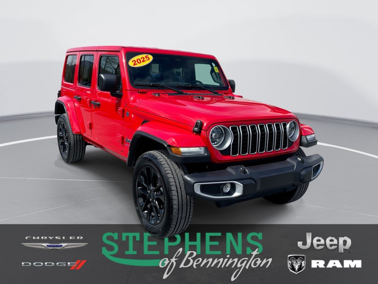 Used 2025 Jeep Wrangler Unlimited Sahara w/ Safety Group AWD/4WD image 1