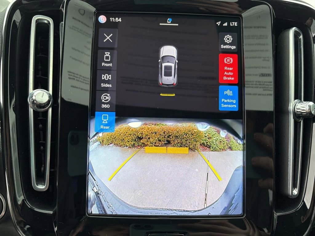 Certified 2023 Volvo XC40 B5 Plus w/ Driver Assist Package image 28