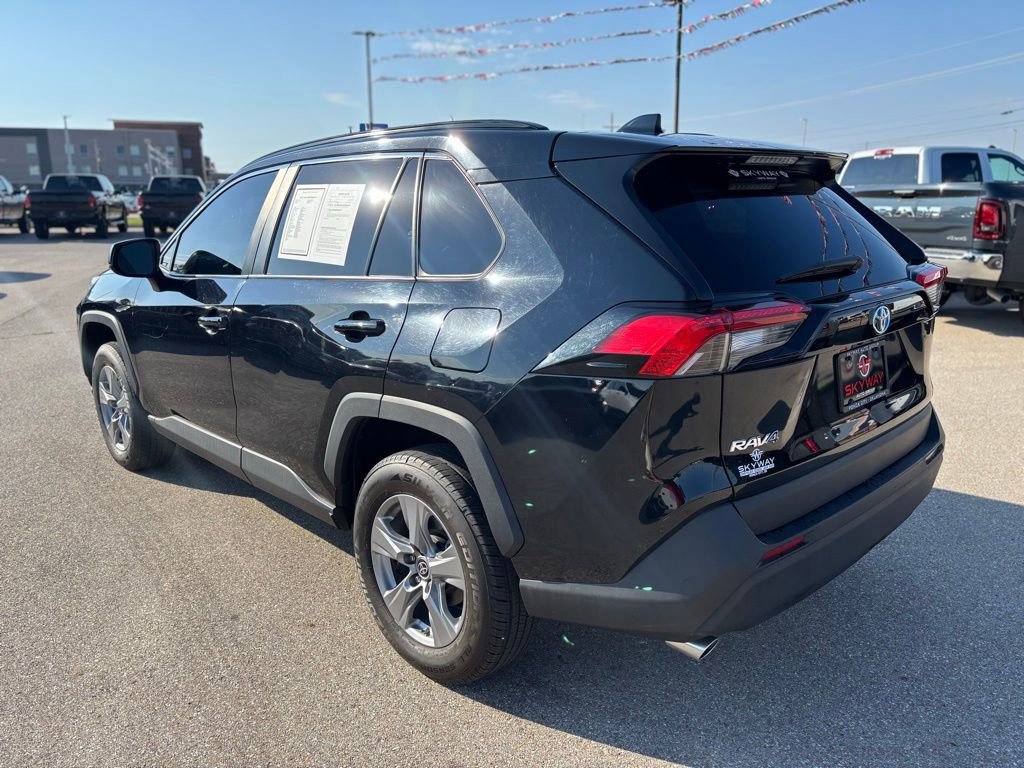 Used 2022 Toyota RAV4 LE image 5