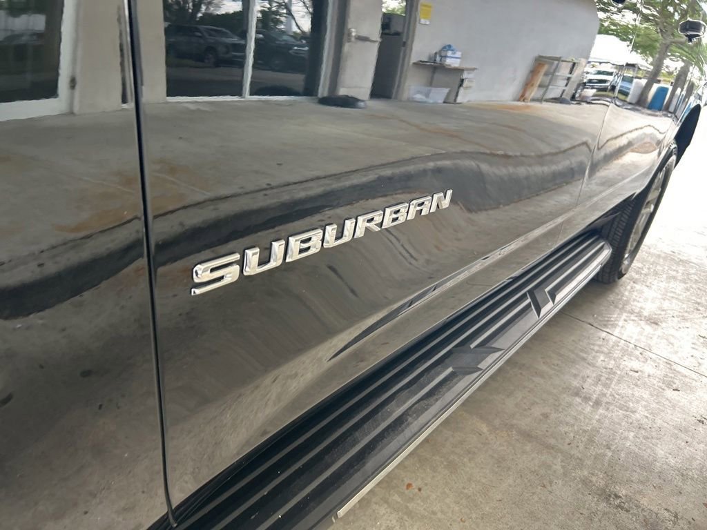 Used 2025 Chevrolet Suburban LS RWD image 13