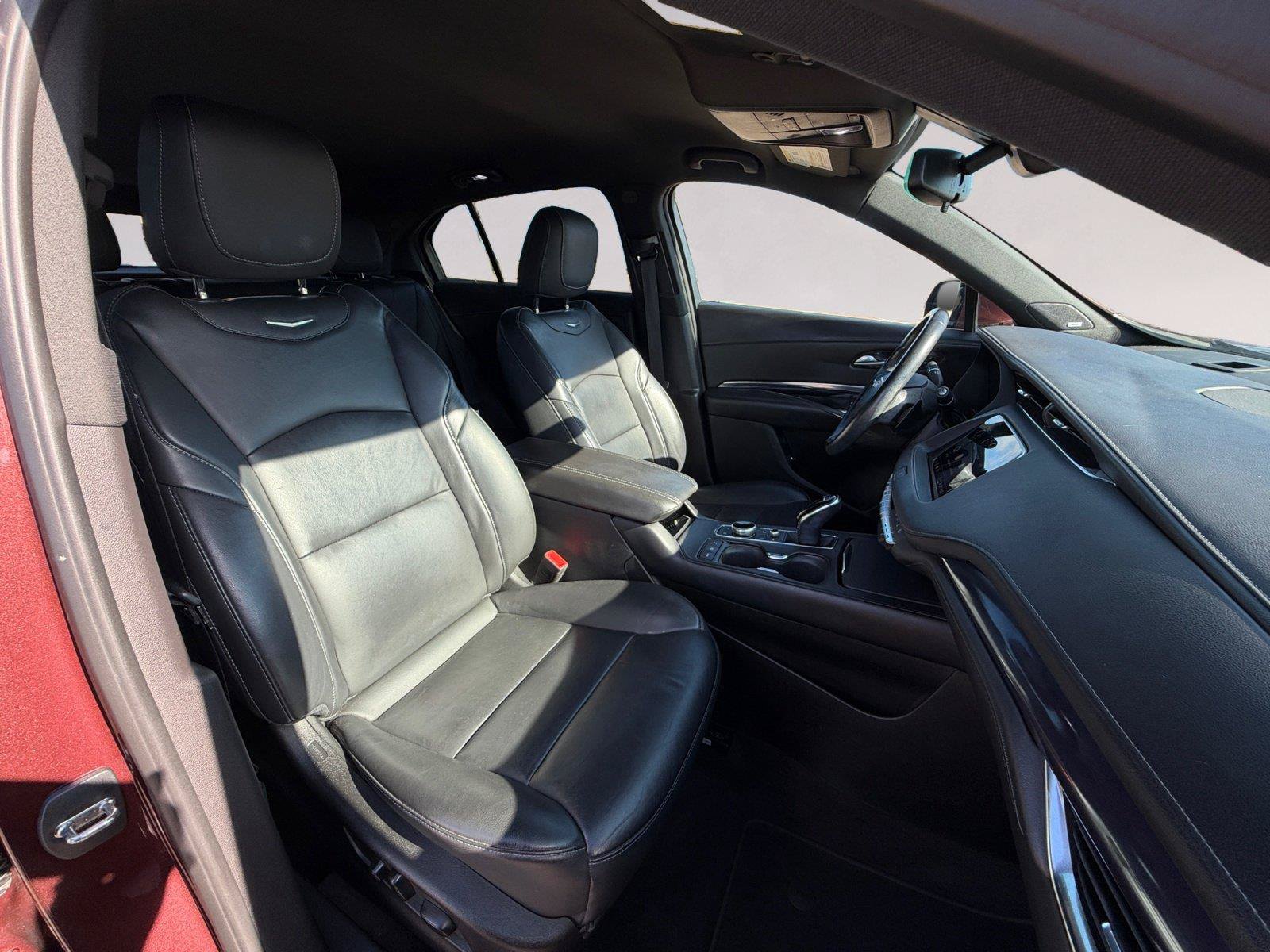 Certified 2023 Cadillac XT4 Luxury w/ Cold Weather Package FWD image 15
